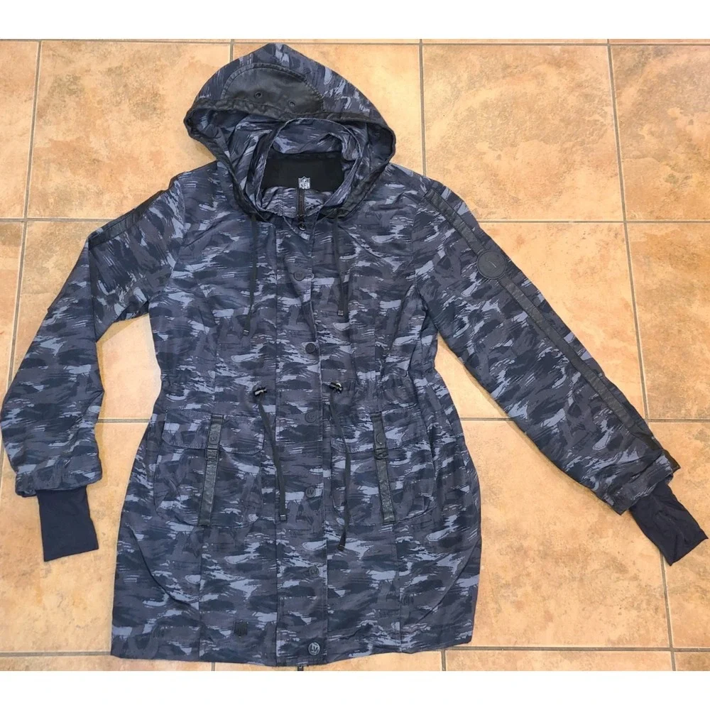 Super‎ Bowl LV NFL '21 Woman's Black Windbreaker Camouflage Jacket Size M Thumb